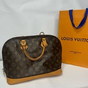 🔥AUTHENTIC LOUIS VUITTON MONOGRAMED ALMA🔥